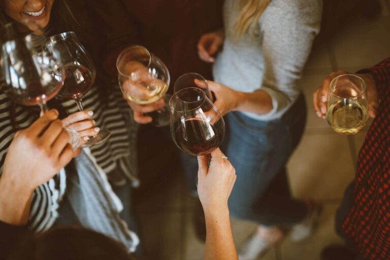 przykładem zdradliwego nawyku jest alkohol
